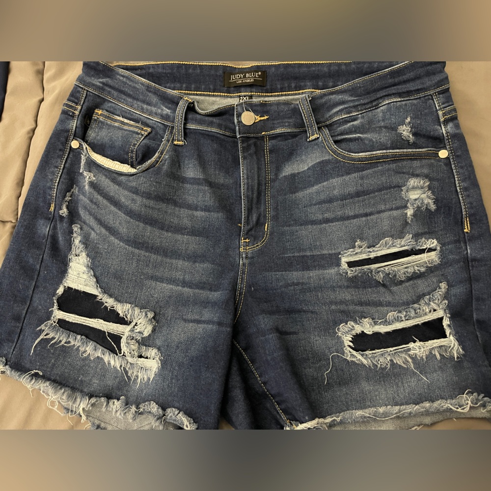 JUDY BLUE SIZE 2 XL distressed Denim Shorts- like new.